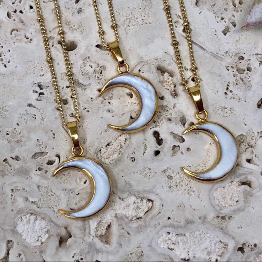 🆕Ayla | Crescent Moon Pendant 14K Gold Necklace - Picture 4 of 8